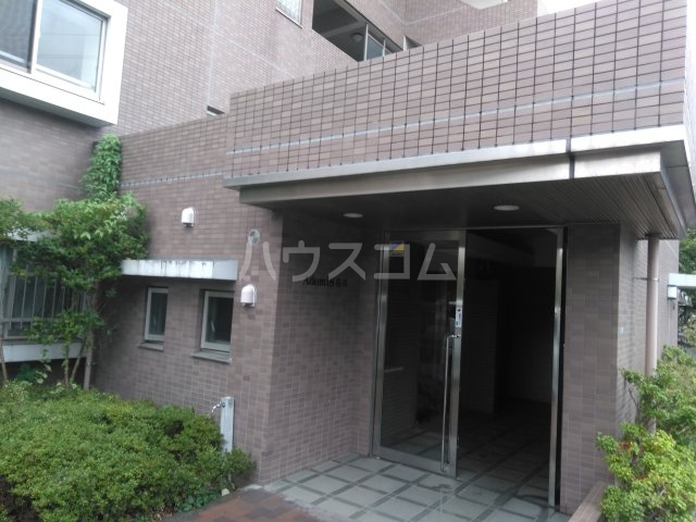 28/30 エントランス