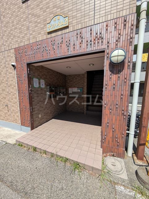 27/28 エントランス