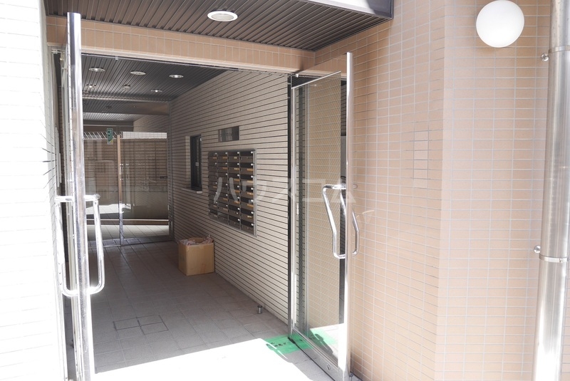 14/18 エントランス