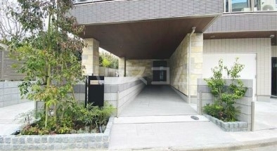 17/27 エントランス