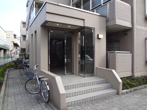 20/30 エントランス