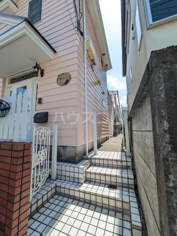 24/25 エントランス