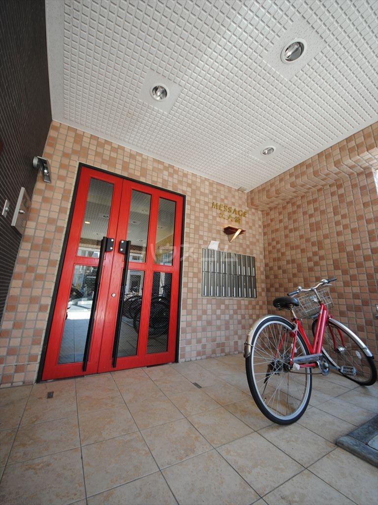 23/29 エントランス