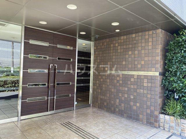 28/30 エントランス