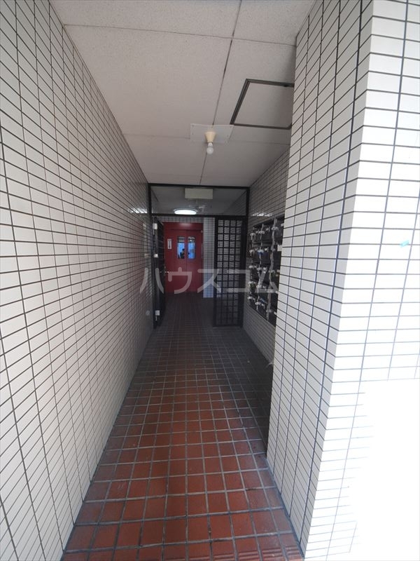 21/28 エントランス