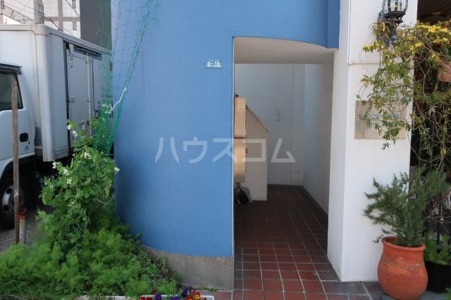 28/30 エントランス