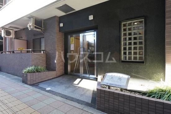 18/28 エントランス