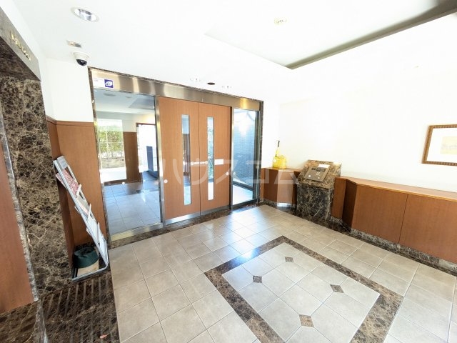 28/30 エントランス