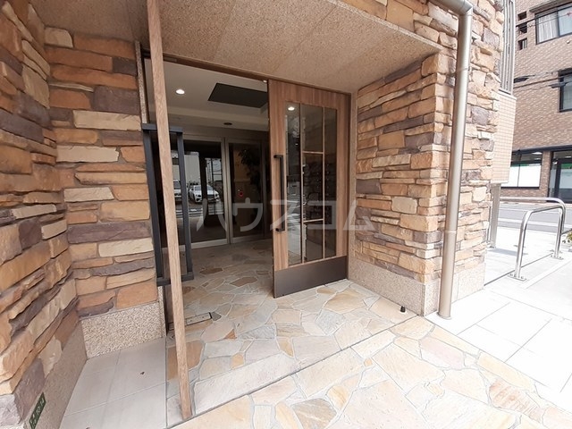 17/23 エントランス