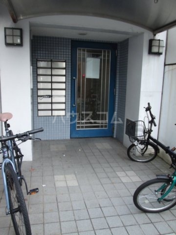 24/28 エントランス