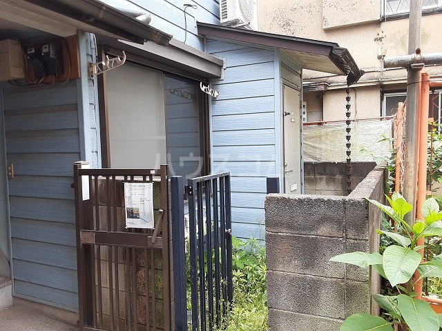 15/23 エントランス