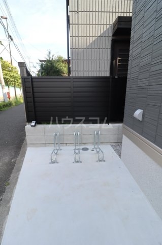 27/30 駐車場