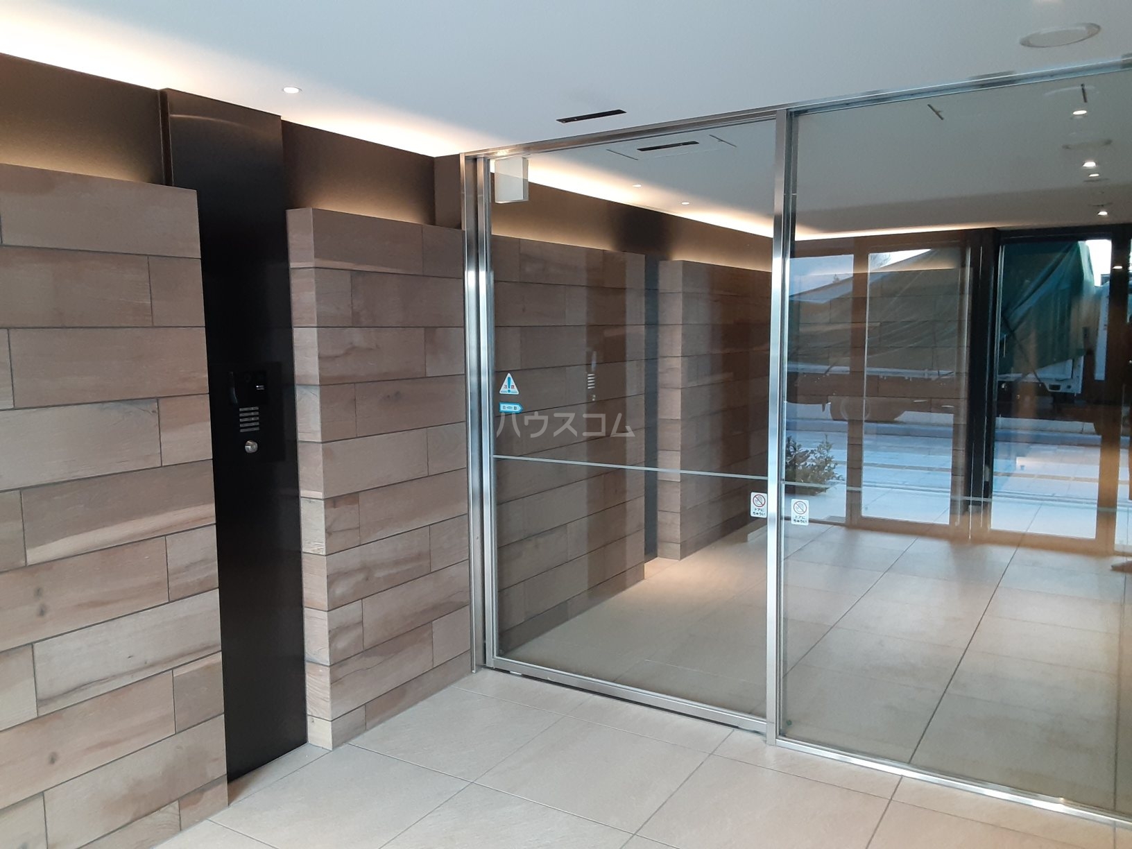 25/30 エントランス