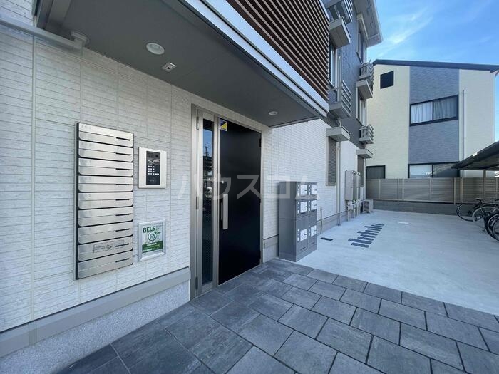 18/25 エントランス