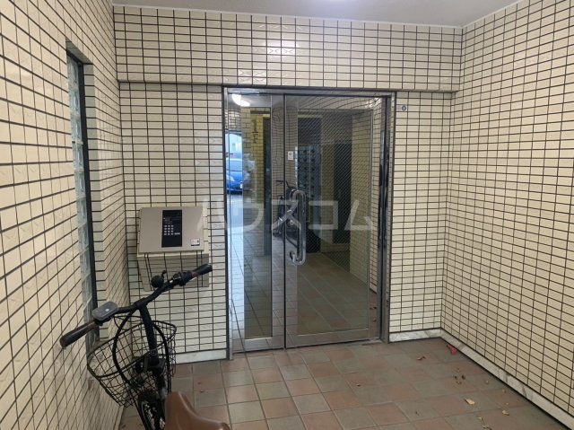 25/30 エントランス