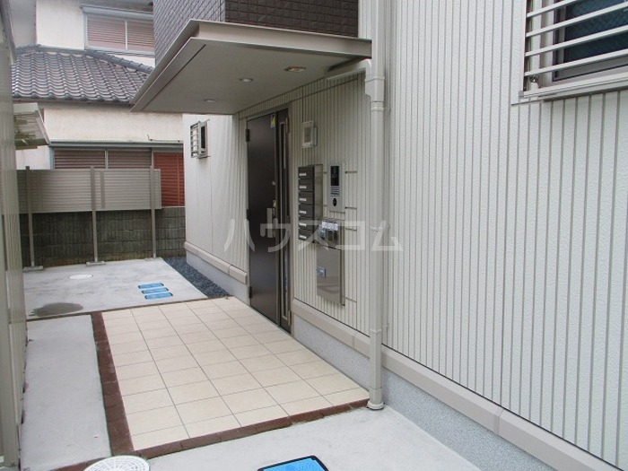 15/19 エントランス