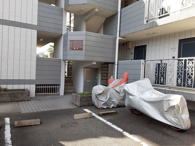 24/30 エントランス