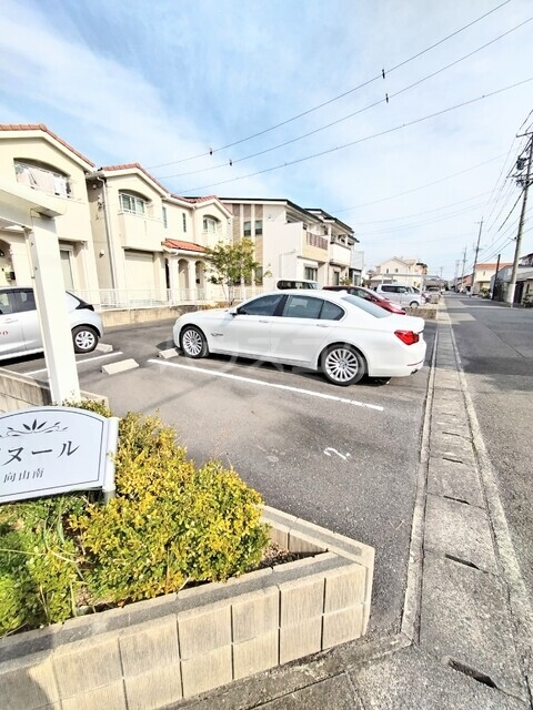 18/28 駐車場