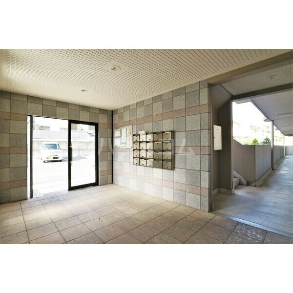 18/29 エントランス