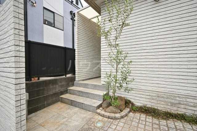 22/30 エントランス