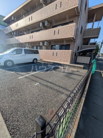 2/3 駐車場