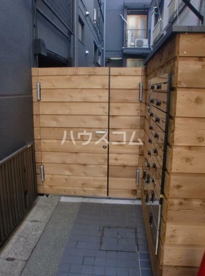 21/23 エントランス