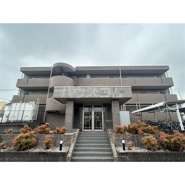 27/28 エントランス