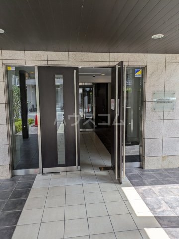 25/26 エントランス