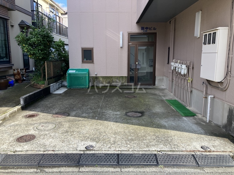 18/28 エントランス