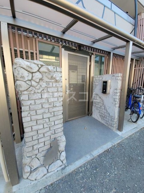 21/30 エントランス