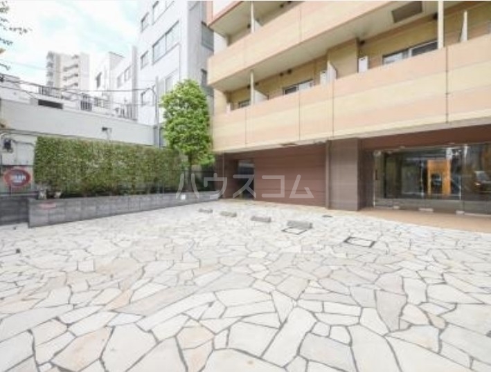 26/30 エントランス