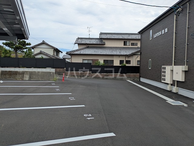 2/6 駐車場