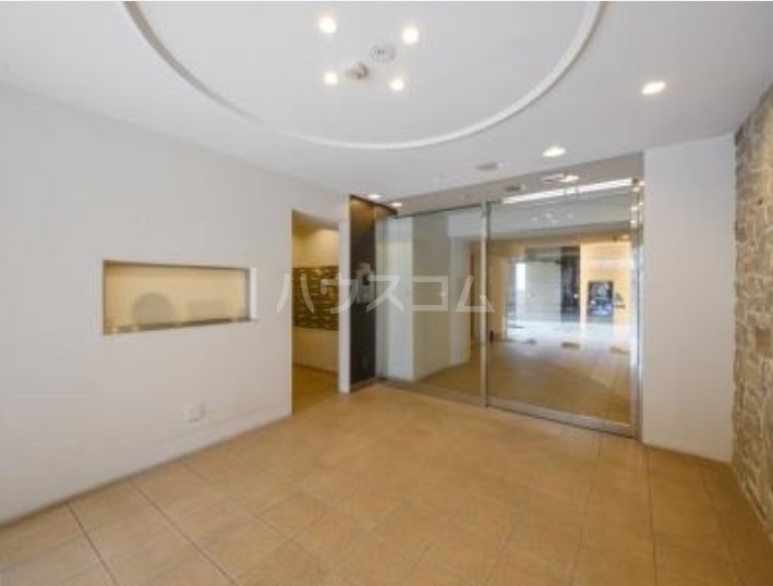 26/30 エントランス