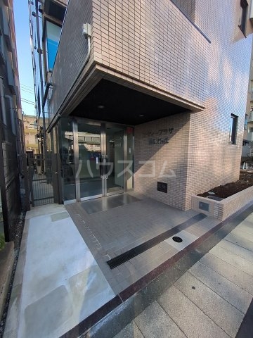 21/30 エントランス