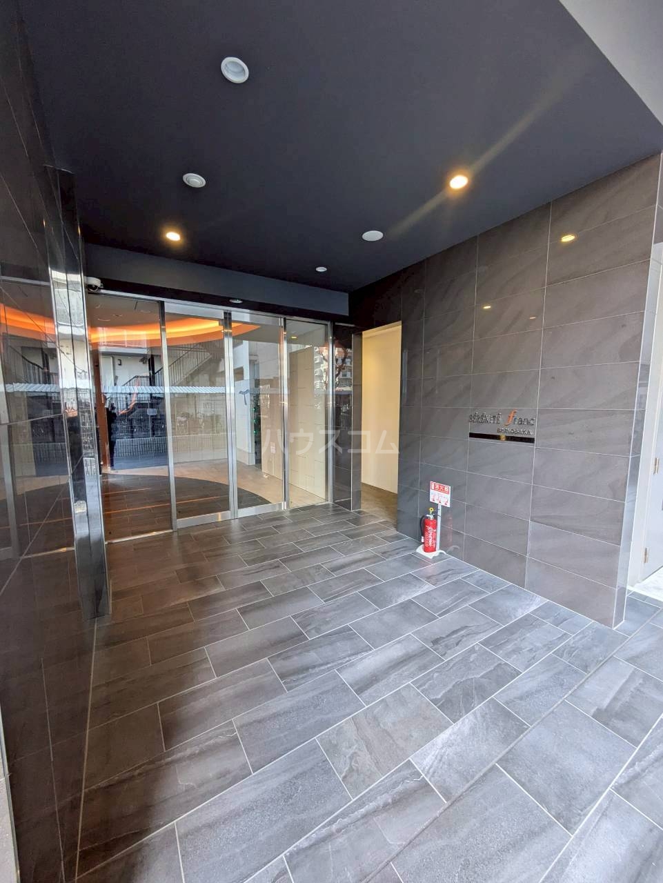 24/30 エントランス