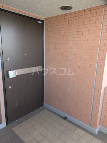 21/30 エントランス