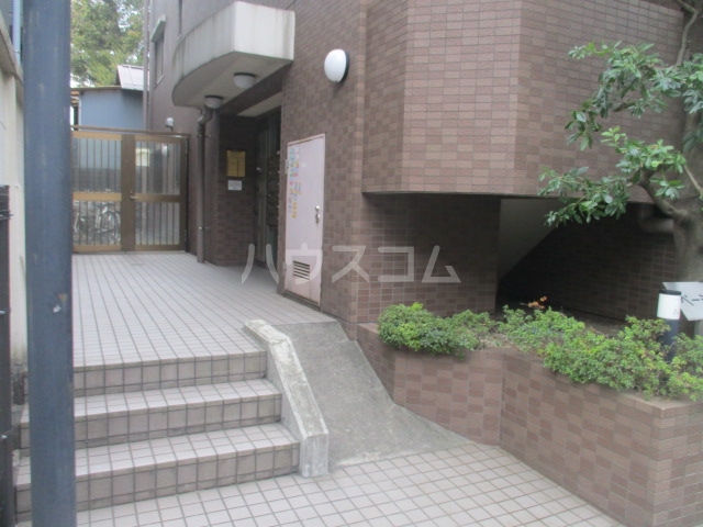 21/27 エントランス