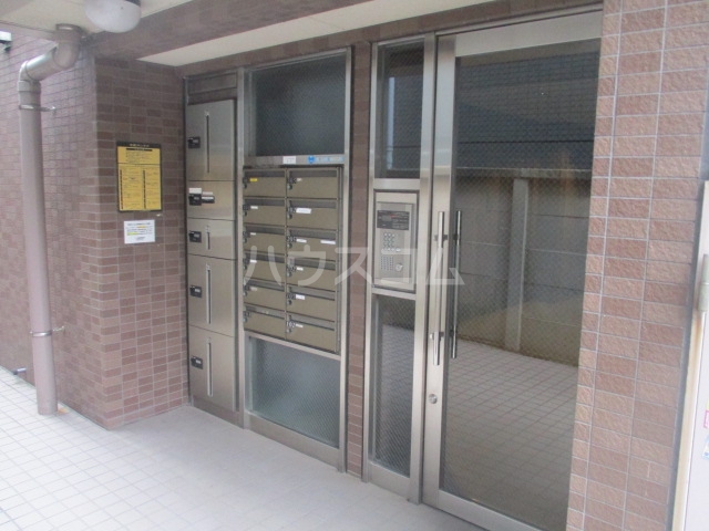 22/27 エントランス