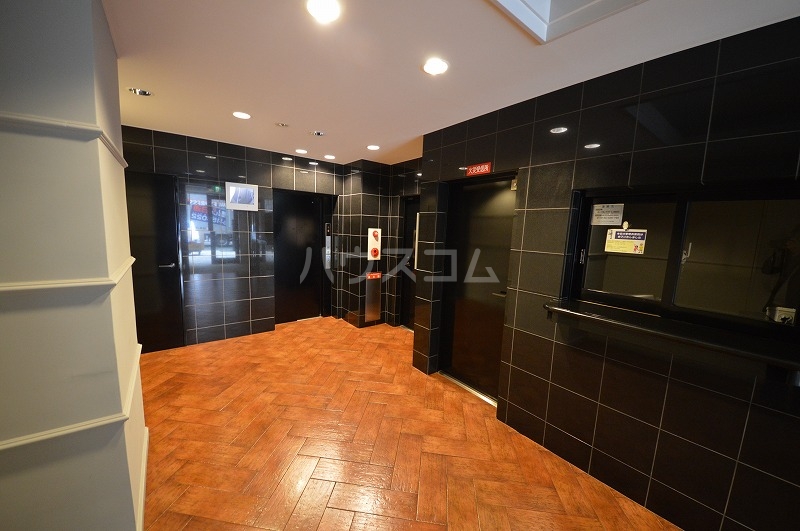 21/30 エントランス