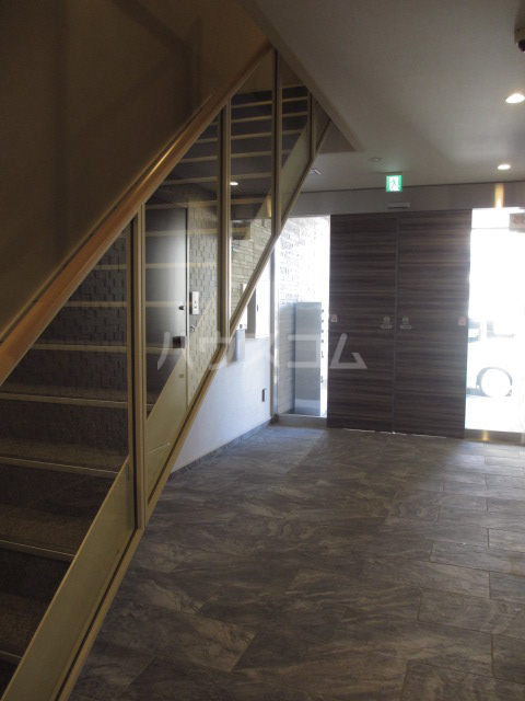 28/30 エントランス