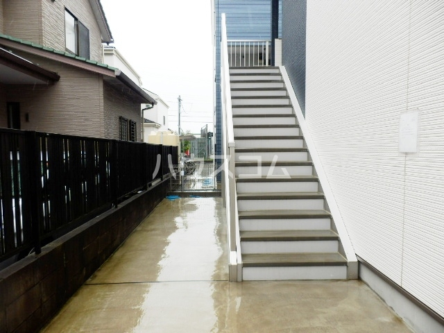 21/30 エントランス