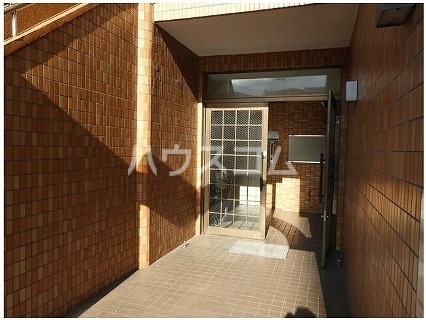 16/20 エントランス