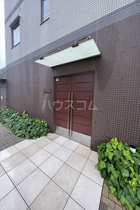 28/30 エントランス