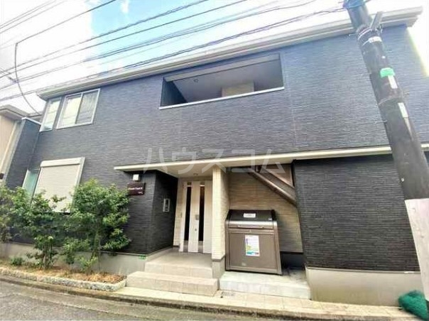 23/24 エントランス