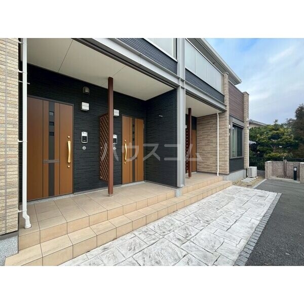 26/30 エントランス