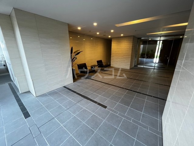 28/30 エントランス