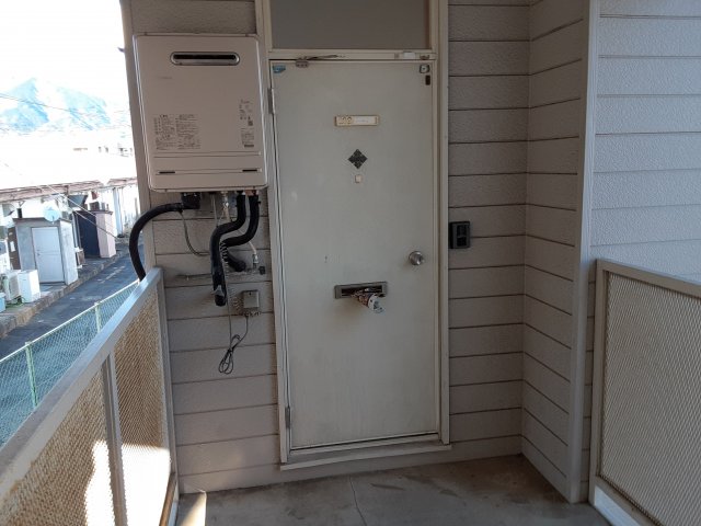 19/30 エントランス