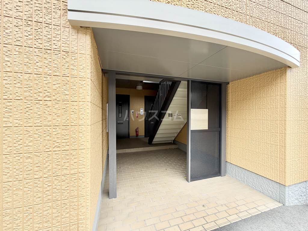 25/30 エントランス