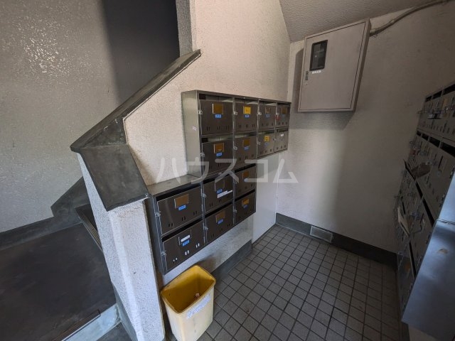 28/30 エントランス