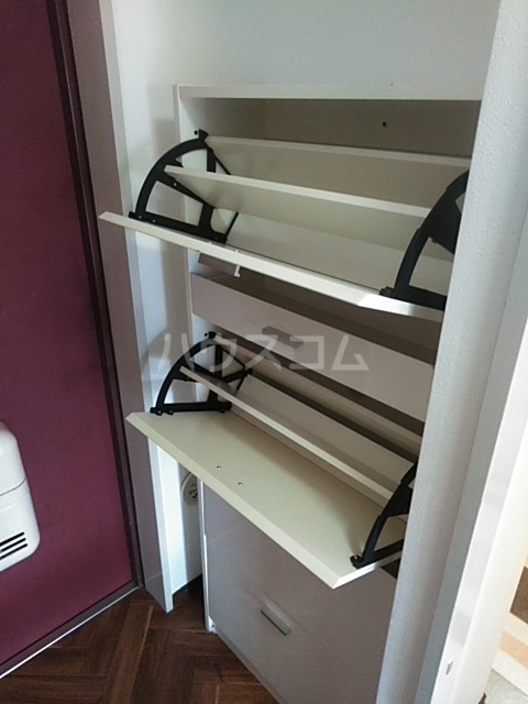 21/30 エントランス